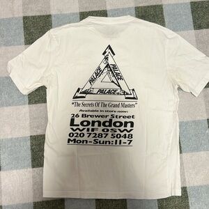 Palace London t shirt